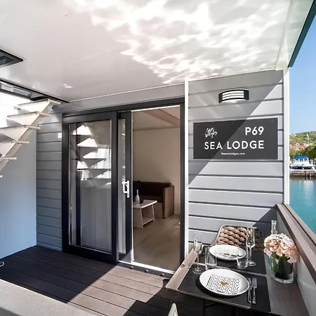 Dreamy Houseboat By The Sea With Terrace And Hot Tub Botel *