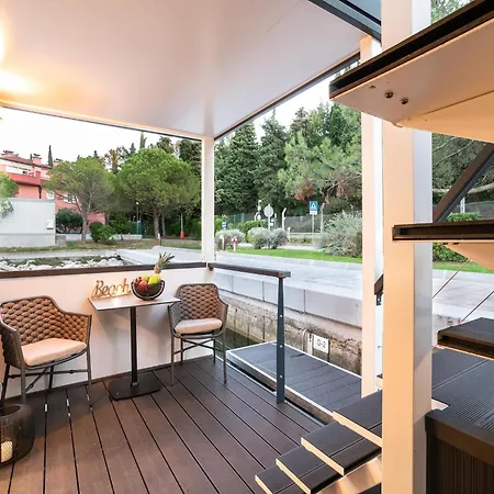 Dreamy Houseboat By The Sea With Terrace And Hot Tub *